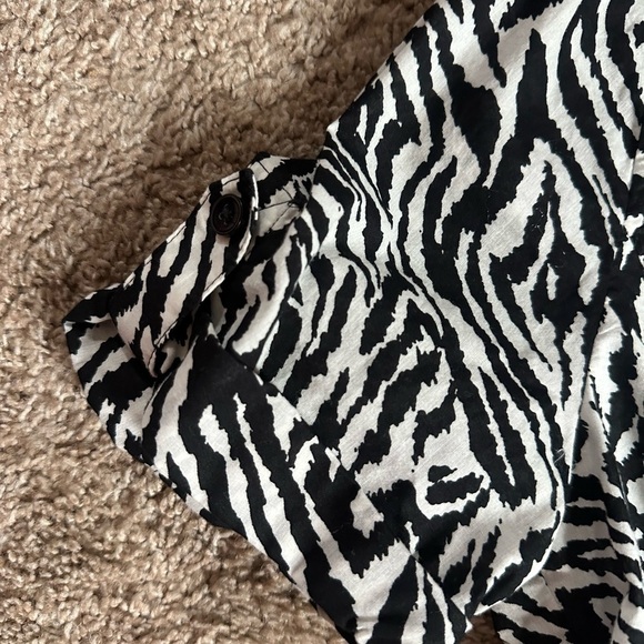 Jones New York Button Up Shirt Short Slvs Zebra Print Black White size PM - Picture 5 of 6